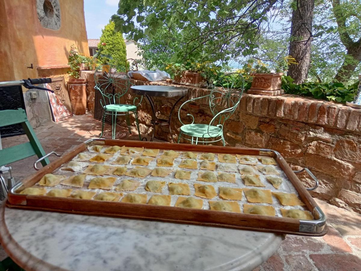 Morelli House Guest House Montalbo Bagian luar foto